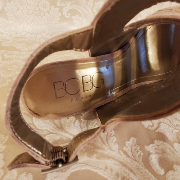 BCBG Paris Nude Flesh Tone Cut Out Peep Toe Suede Slingback High Heel Sandals - Picture 11 of 12